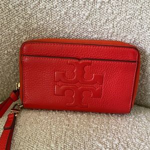Tory Burch Bombe T Zip Smart Phone Wristlet